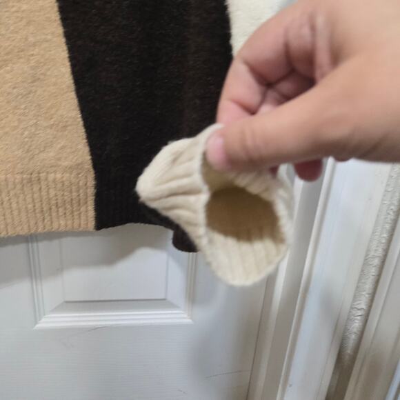 Lush Colorblock V-Neck Knit Sweater Neutral Size M - Picture 9 of 9